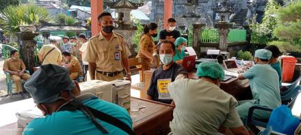 Kegiatan Vaksinasi Covid-19 oleh RSU KDH di Desa Galungan